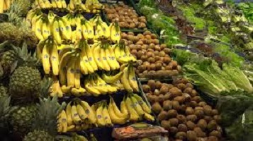 I don't know if we should keep the bananas and kiwis so close to each other